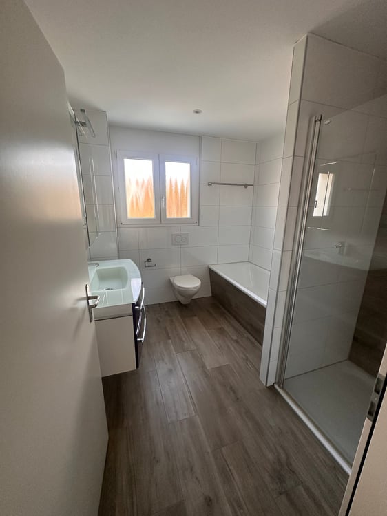 Moderne 1.5-Zimmer-Wohnung an verkehrsruhiger Lage in Düdingen 2