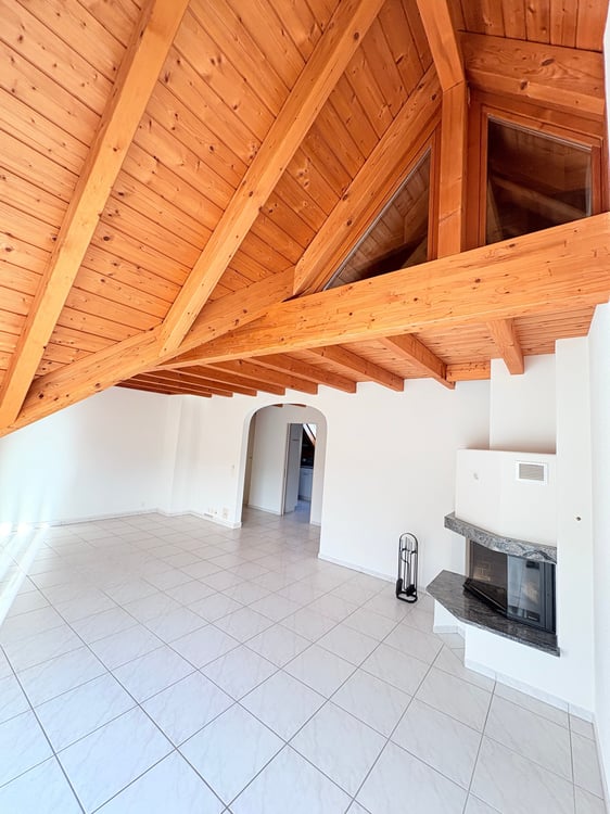 Charmante 1.5-Zimmer-Dachwohnung mit Seeblick 2