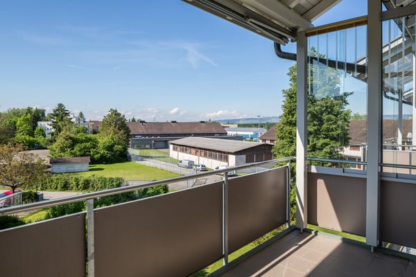 Ruhig, viel Platz, Fernsicht und nur 4 Min. zu Fuss zum Bahnhof, ebenerdig 4