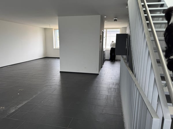 Moderne 1.5-Zimmer-Duplex-Wohnung mit Terrasse in Zürich-Industriequartier 5