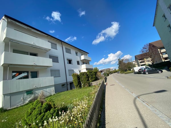 1-Zimmer-Wohnung mit Balkon sowie Garage und Parkplatz in Eschlikon 1
