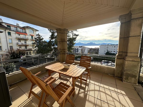 Magnifique appartement de 1.5 pièces avec terrasse et vue sur les montagnes 1