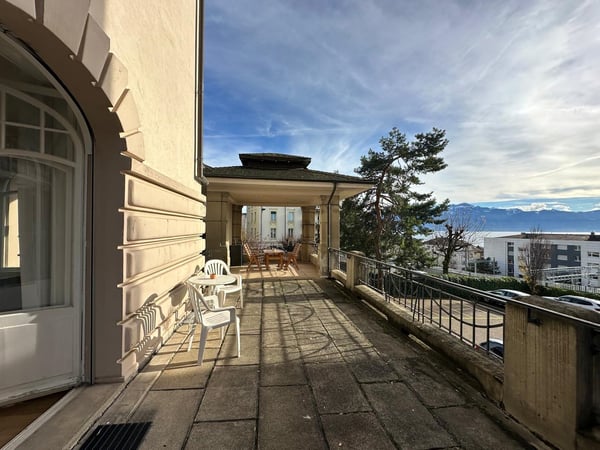 Magnifique appartement de 1.5 pièces avec terrasse et vue sur les montagnes 2