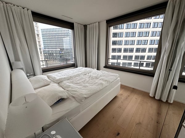 Moderne 1.5-Zimmer-Wohnung mit Terrasse/Loggia in Zürich Oerlikon 4