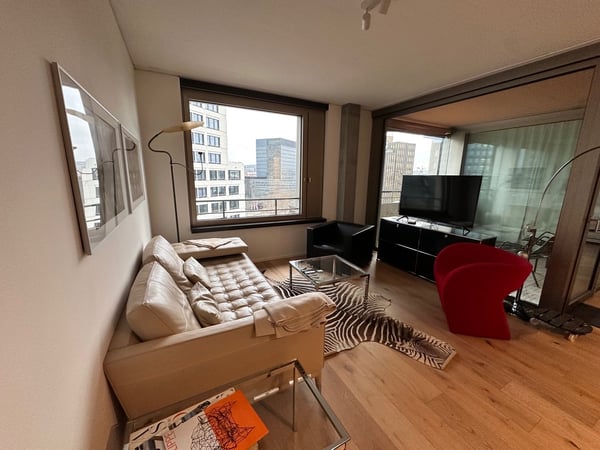 Moderne 1.5-Zimmer-Wohnung mit Terrasse/Loggia in Zürich Oerlikon 1