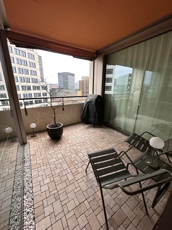 Moderne 1.5-Zimmer-Wohnung mit Terrasse/Loggia in Zürich Oerlikon 7