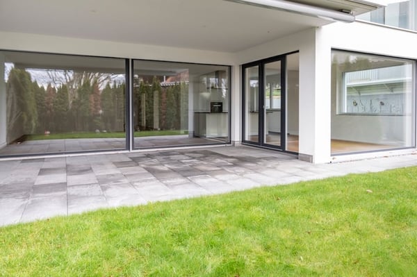 Moderne 1.5-Zimmer-Wohnung mit Gartensitzplatz und Rasenfläche 4