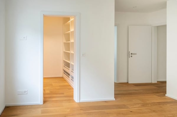 Moderne 1.5-Zimmer-Wohnung mit Gartensitzplatz und Rasenfläche 7