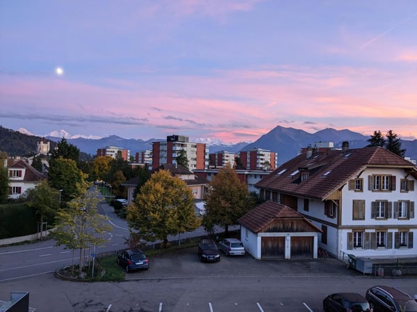 1.5-Zimmer-Wohnung mit zwei Balkonen und schöner Aussicht 1