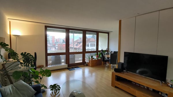 1.5-Zimmer-Wohnung mit zwei Balkonen und schöner Aussicht 2