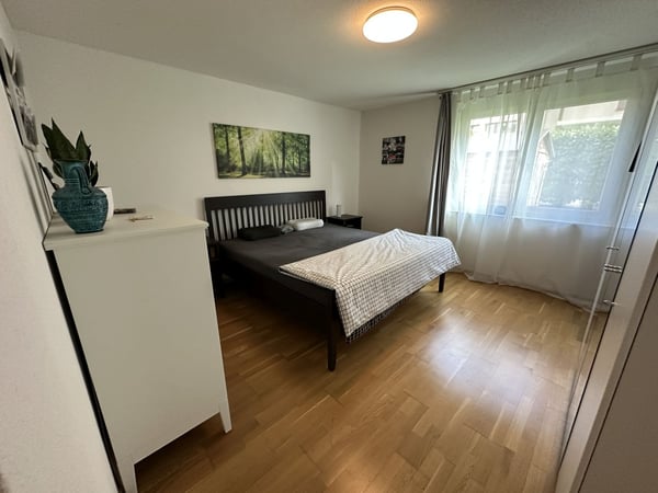 Moderne 1.5-Zimmer-Gartenwohnung mit Umschwung 3