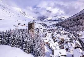 Charmante 1-Zimmer-Maisonette-Wohnung in historischem Steingebäude in Hospental 2