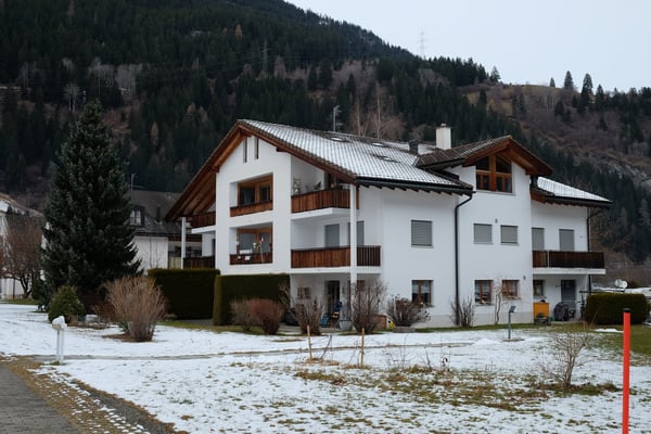 Charmante 1.5-Zimmer-Dachwohnung mit Bergblick in Andeer 2