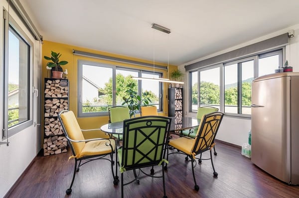 Sonnige Wohnung mit Wintergarten, Schwedenofen und hochwertigem Ausbau 1