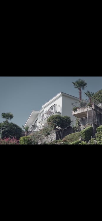 Splendida casa bifamiliare con piscina a Gordola 1