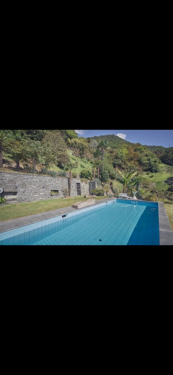 Splendida casa bifamiliare con piscina a Gordola 2