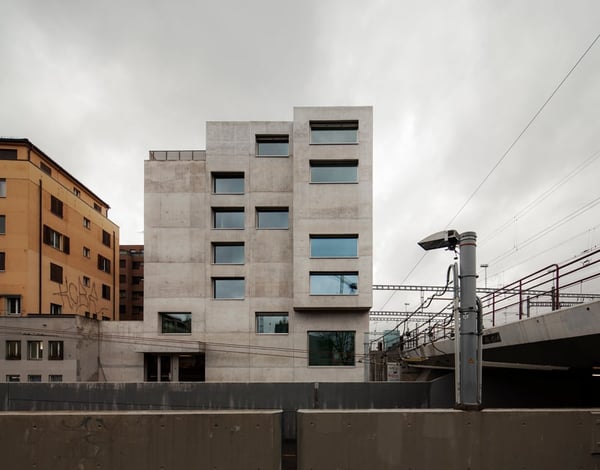 Spacious 1.5-room apartment (160 m²) with large loggia & stunning view next to Europaallee 17