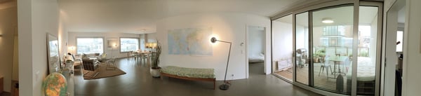 Spacious 1.5-room apartment (160 m²) with large loggia & stunning view next to Europaallee 4