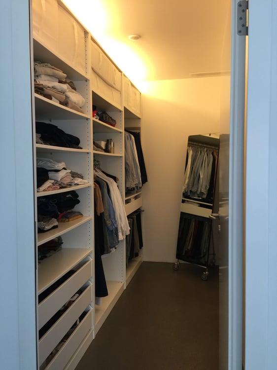 Spacious 1.5-room apartment (160 m²) with large loggia & stunning view next to Europaallee 10