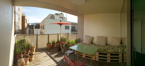 Spacious 1.5-room apartment (160 m²) with large loggia & stunning view next to Europaallee 1