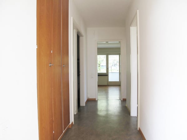 Schöne 1-Zimmer Wohnung mit Balkon / Sicht auf Bäume 3