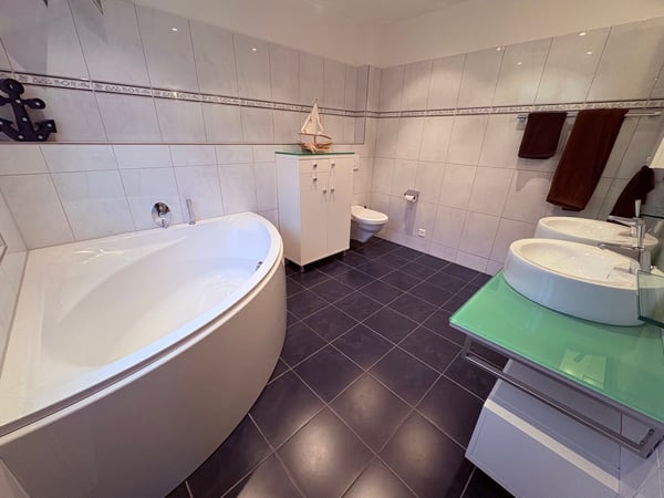 Grosszügige 1.5-Zimmer-Maisonette-Wohnung mit Galerie und Sauna 5