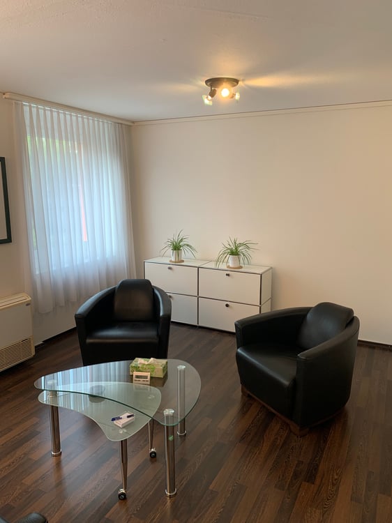 Vielseitige Praxis-/Büroräume an zentraler Lage in Horgen 2