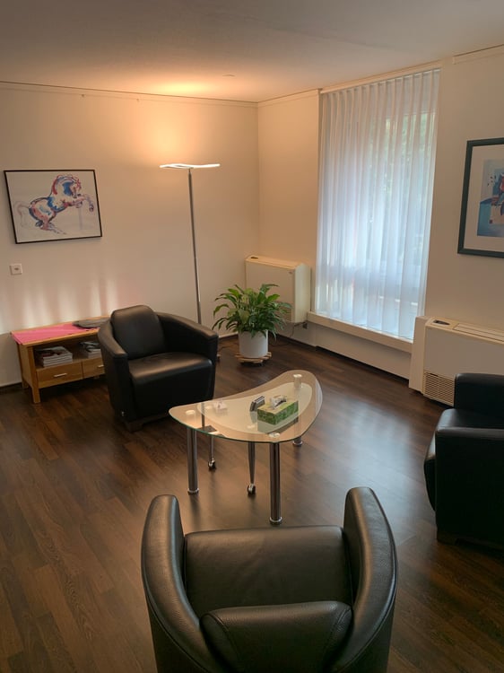 Vielseitige Praxis-/Büroräume an zentraler Lage in Horgen 1