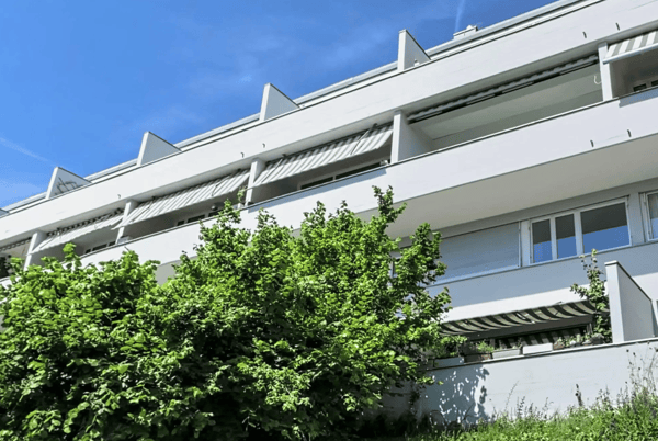 Moderne 1-Zimmer-Wohnung mit Balkon und Garage in Zürich Höngg 1