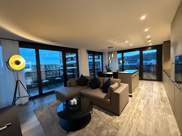 Moderne 1.5-Zimmer-Wohnung mit Balkon und Panoramablick in Dübendorf 2