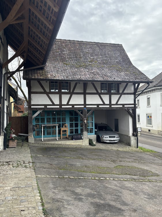 Charmantes 1.5-Zimmer-Fachwerkhaus in ruhiger Lage von Rodersdorf 1