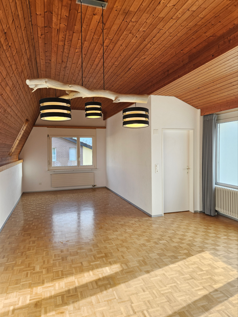 Charmante neu renovierte 1.5-Zimmer-Dachwohnung in ruhiger Lage von Winterthur mit extra Zimmer 3