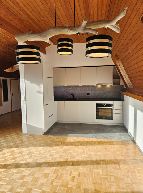 Charmante neu renovierte 1.5-Zimmer-Dachwohnung in ruhiger Lage von Winterthur mit extra Zimmer 5