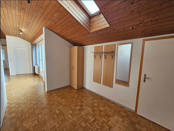 Charmante neu renovierte 1.5-Zimmer-Dachwohnung in ruhiger Lage von Winterthur mit extra Zimmer 3