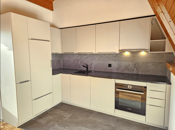 Charmante neu renovierte 1.5-Zimmer-Dachwohnung in ruhiger Lage von Winterthur mit extra Zimmer 4