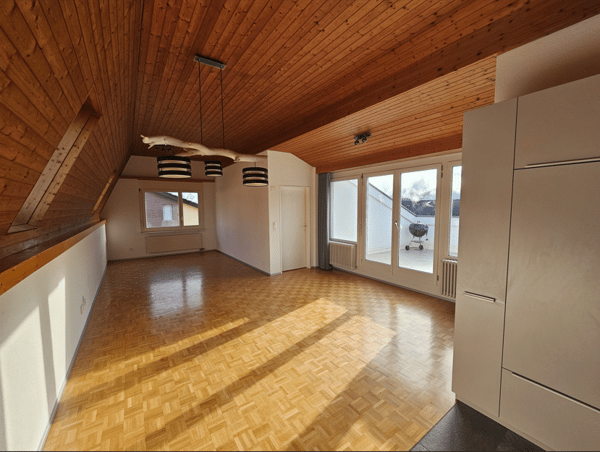 Charmante neu renovierte 1.5-Zimmer-Dachwohnung in ruhiger Lage von Winterthur mit extra Zimmer 2