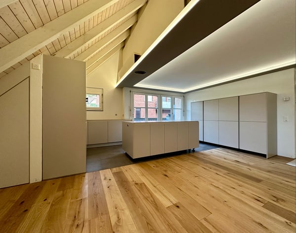 Renovierte 1.5-Zimmer-Dachmaisonette im ruhigen Dorfkern 2