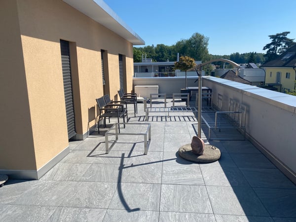 Moderne 1.5-Zimmer-Dachwohnung mit Panoramablick in Feldbrunnen-St. Niklaus 3