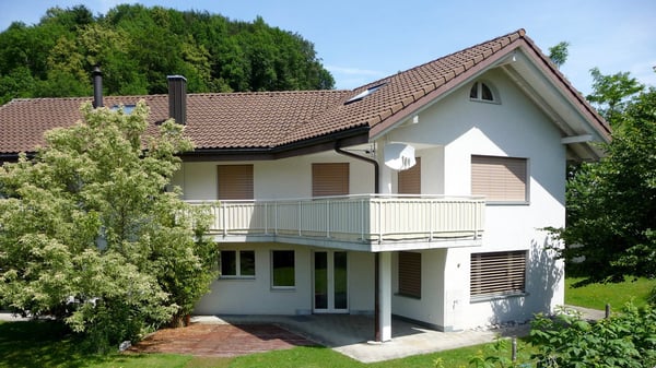 Modernes 1 ½ Zimmer-Zweifamilienhaus in Top-Lage mit atemberaubender Bergsicht in Morschach 1