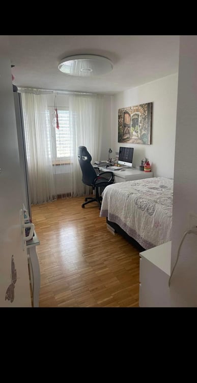 Grosszügige 1.5-Zimmer-Wohnung mit Balkon und Feldblick in Kloten 6