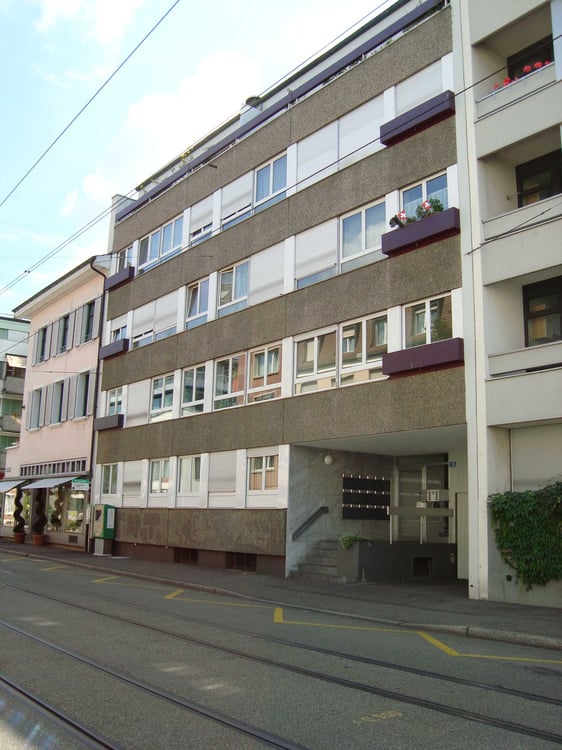 Autoeinstellplatz im Gellert-Quartier - Hardstrasse 72, 4052 Basel 1