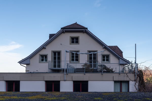 Charmante 1.5-Zimmer-Wohnung in Schulhaus in Wabern 3