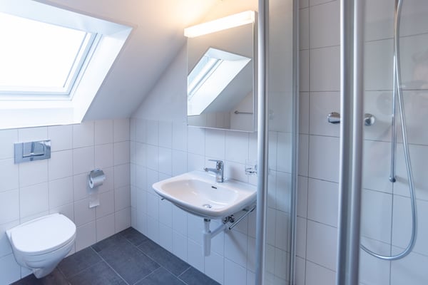 Charmante 1.5-Zimmer-Wohnung in Schulhaus in Wabern 13