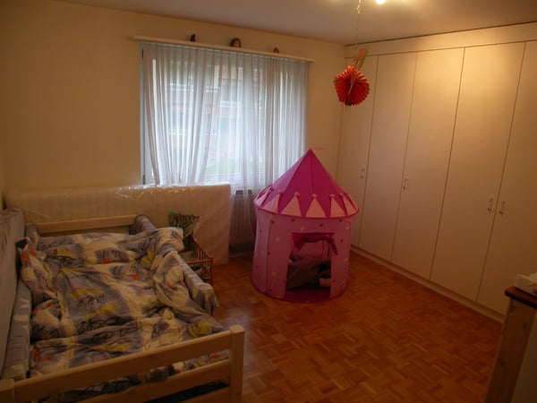 Sehr zentrale und trotzdem ruhig gelegene Wohnung mit HAUSWARTSTELLE ! 8