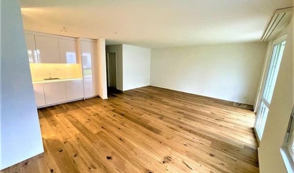 Moderne 1.5-Zimmer-Wohnung mit Balkon und Garage in Oftringen 1