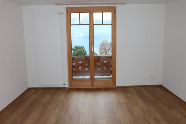 1-Zimmer-Dachwohnung mit Sicht auf See und Berge in Hilterfingen 7