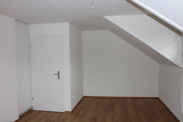 1-Zimmer-Dachwohnung mit Sicht auf See und Berge in Hilterfingen 6