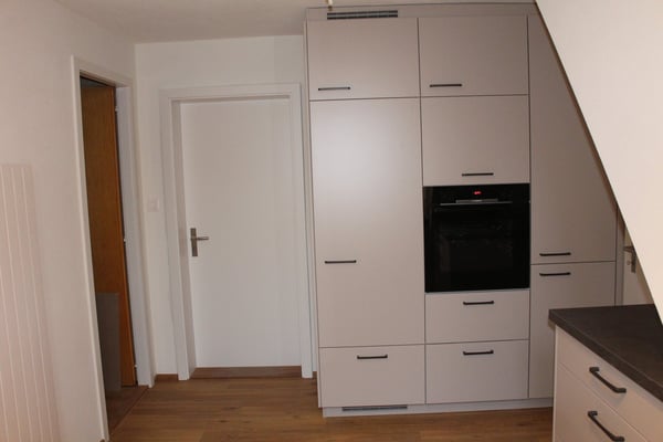 1-Zimmer-Dachwohnung mit Sicht auf See und Berge in Hilterfingen 2