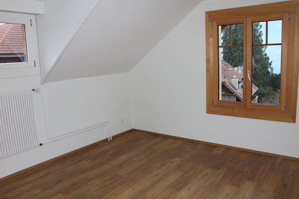 1-Zimmer-Dachwohnung mit Sicht auf See und Berge in Hilterfingen 5