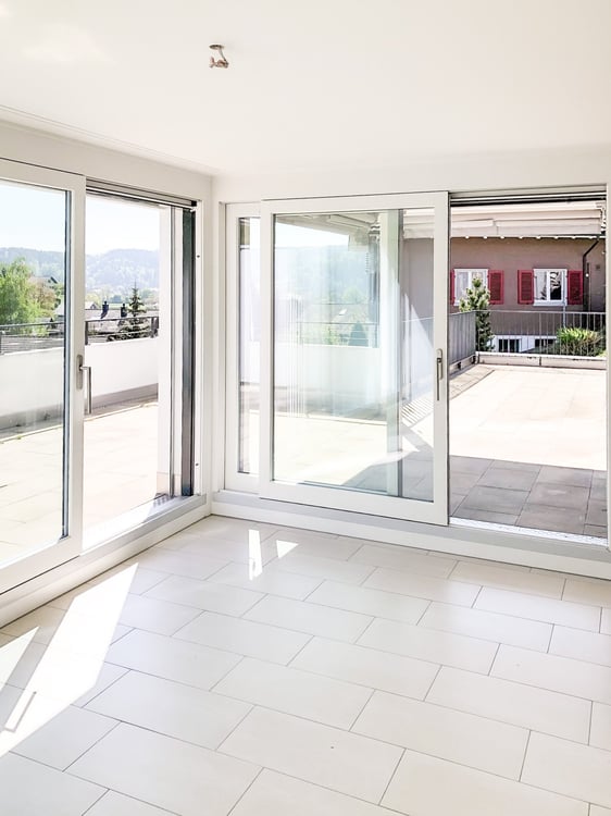 Sonnenverwöhntes Wohnen mit grosszügiger Terrasse und Panoramablick ins Grüne 6